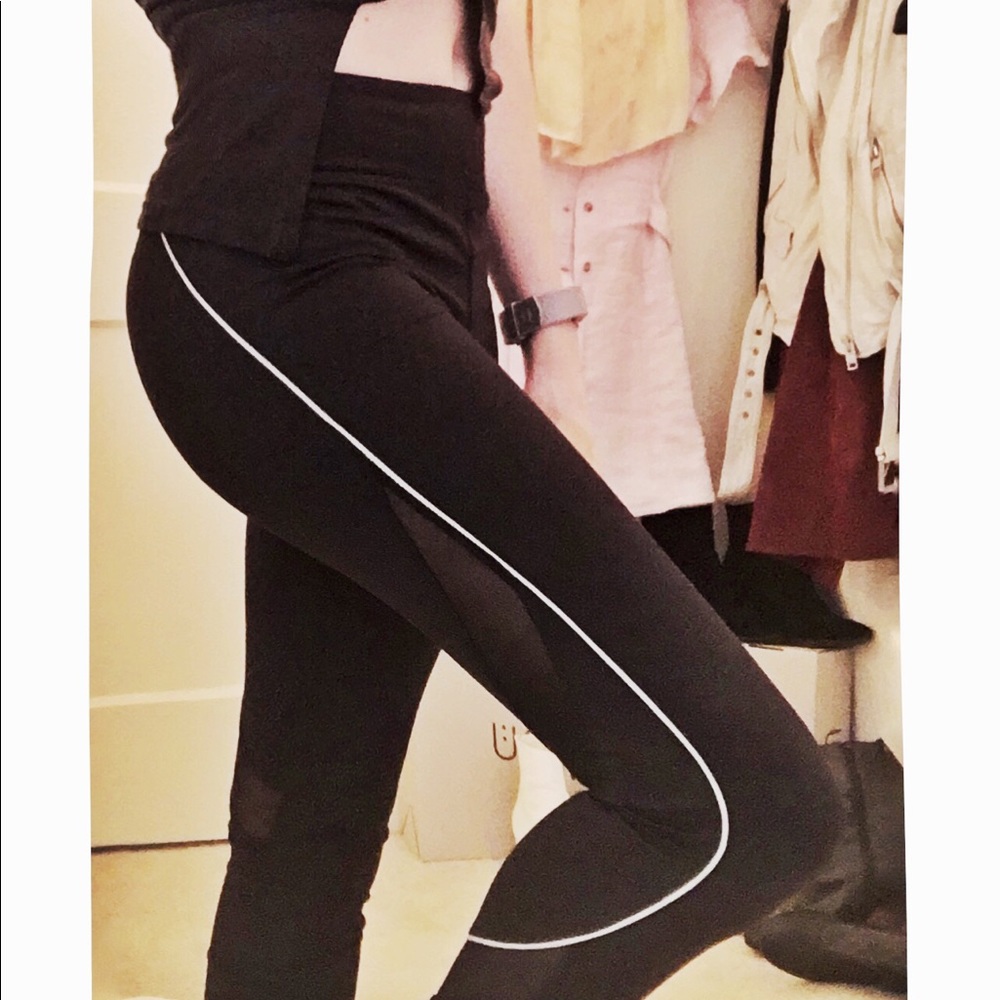 Mesh inset athletic leggings